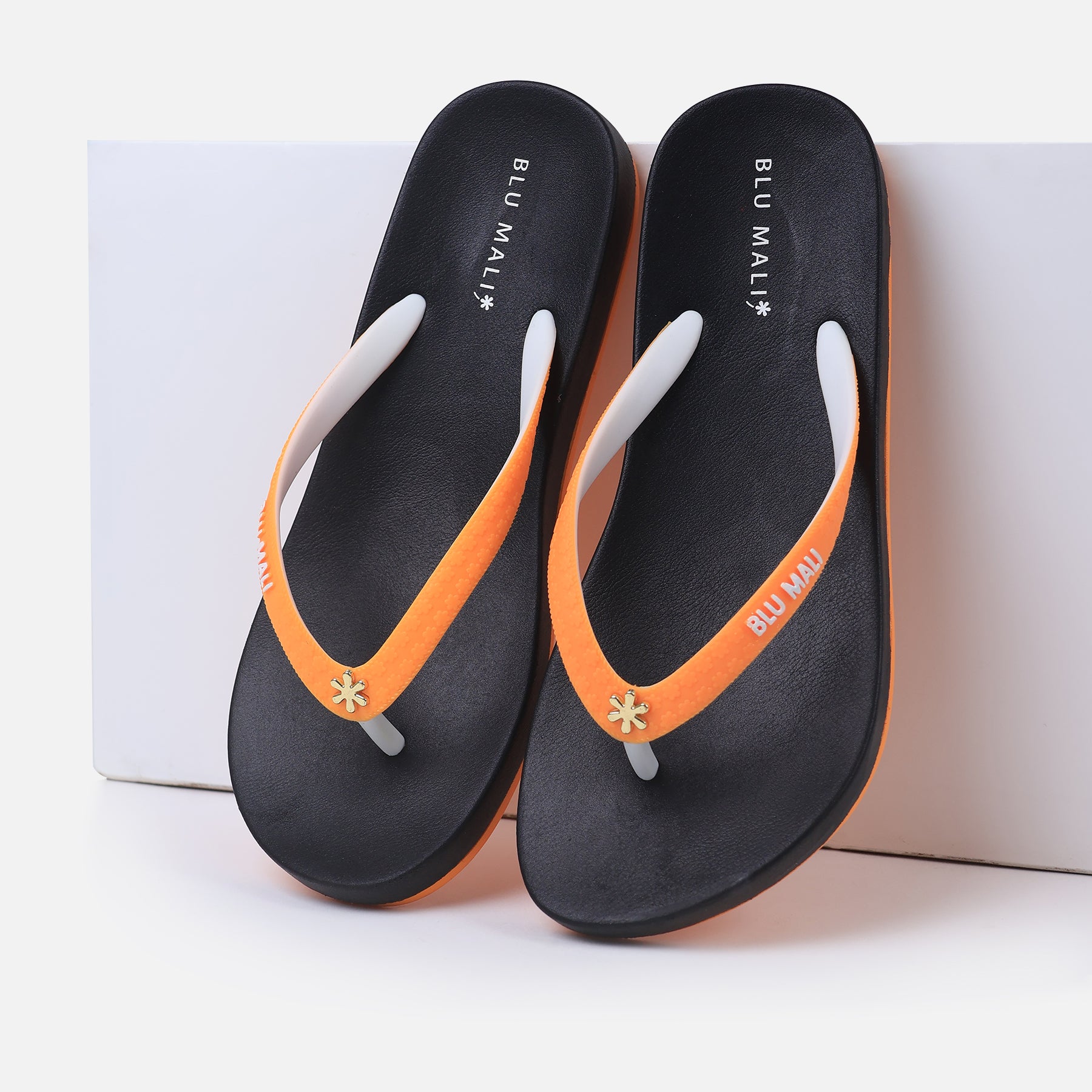 BLU MALI-Women's flip-flops Black/Orange